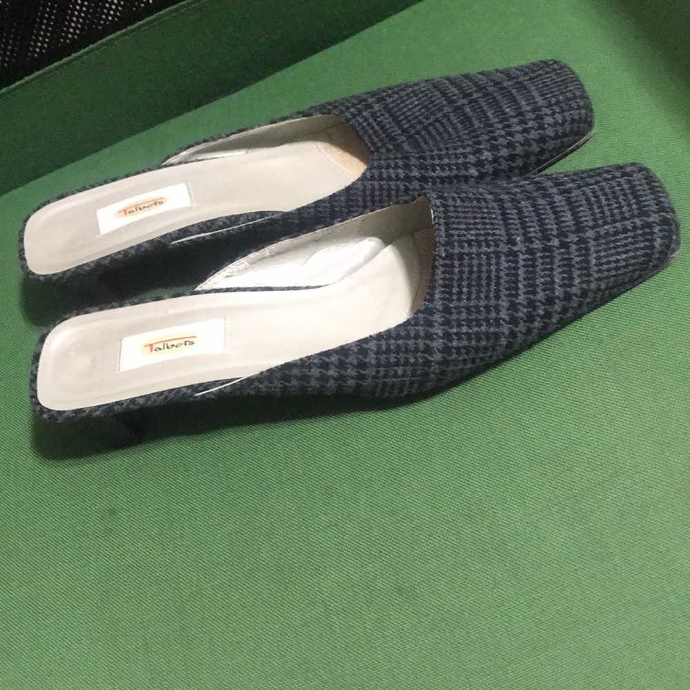 Talbots Heeded Sandals.